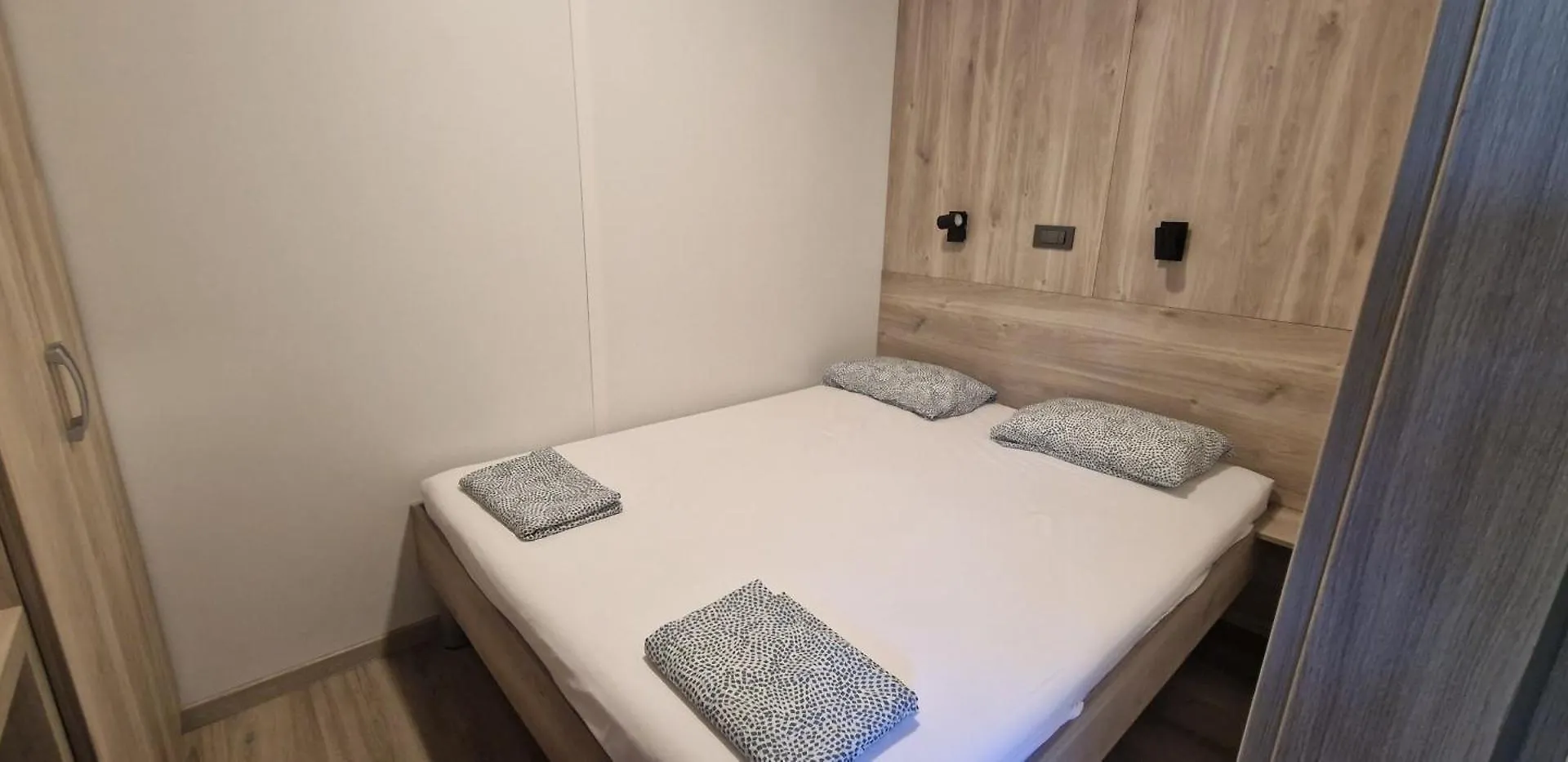 פרמנטורה Mobile Home Superior אתר קמפינג